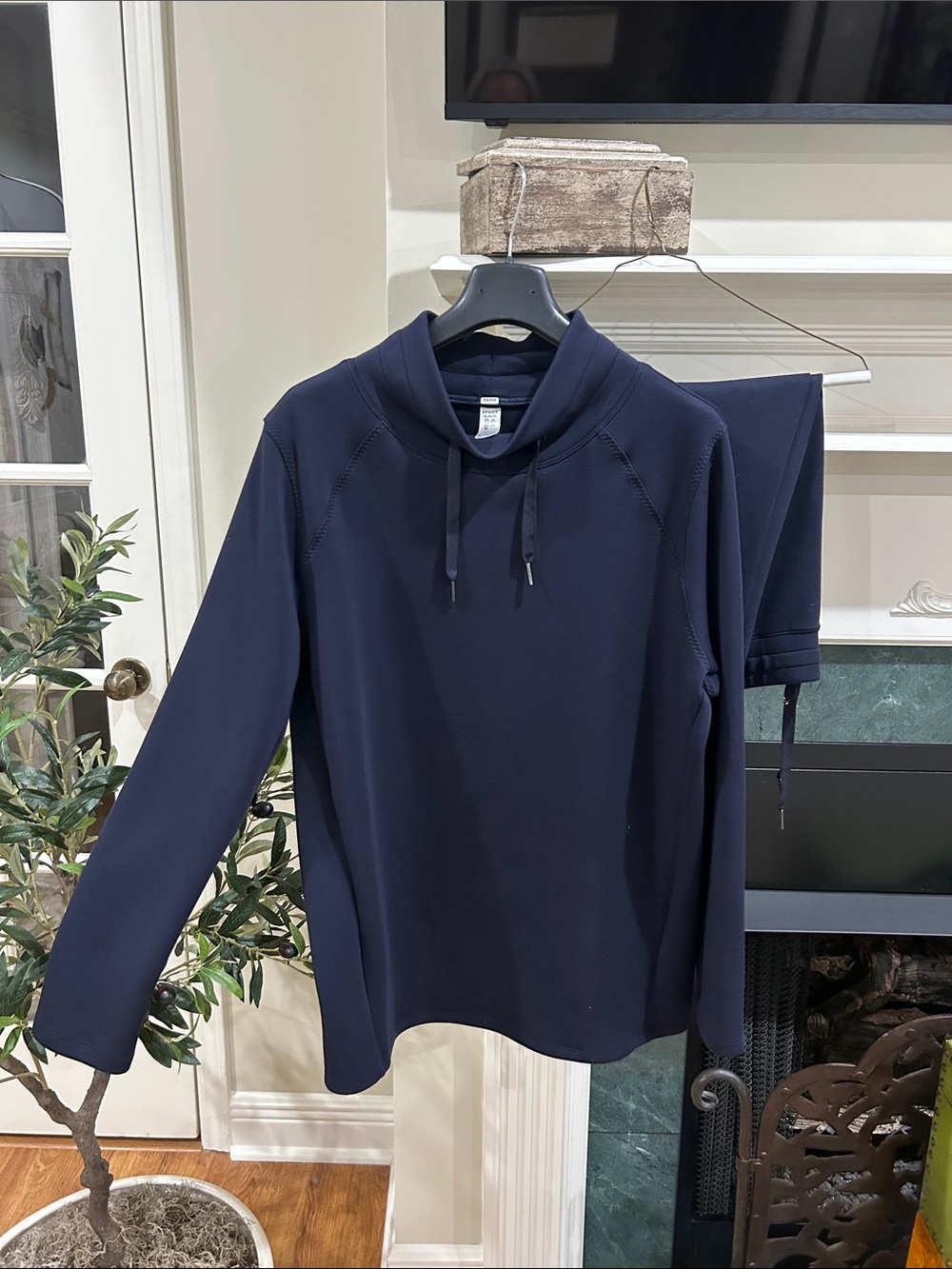 FINAL - Spanx Navy Set - Like New- 
XL Top - Psnts Large - Picture 3 of 7